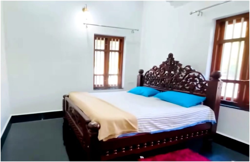 1300 Sqft Traditional Home