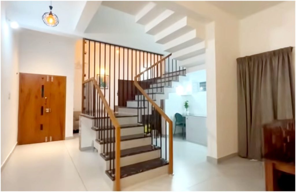 1900 Sqft Modern Home At Small Budget 